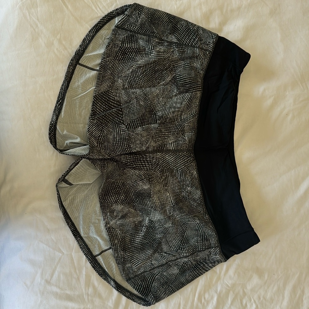 Lululemon Speed up mid-raise short 4”